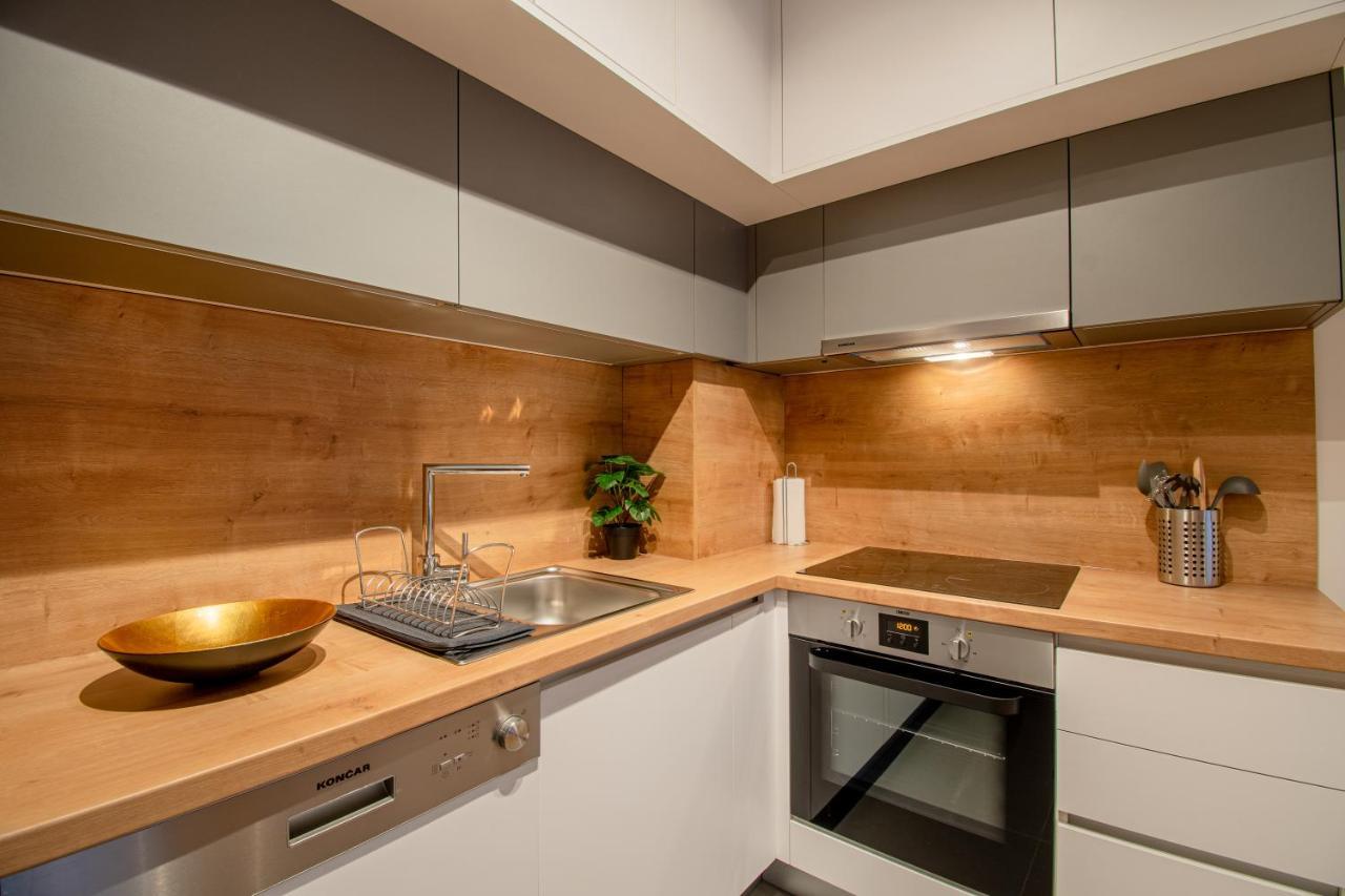 Flexible Selfcheckins 41 - - Luxury - Parking - Loggia - Brand New Apartment