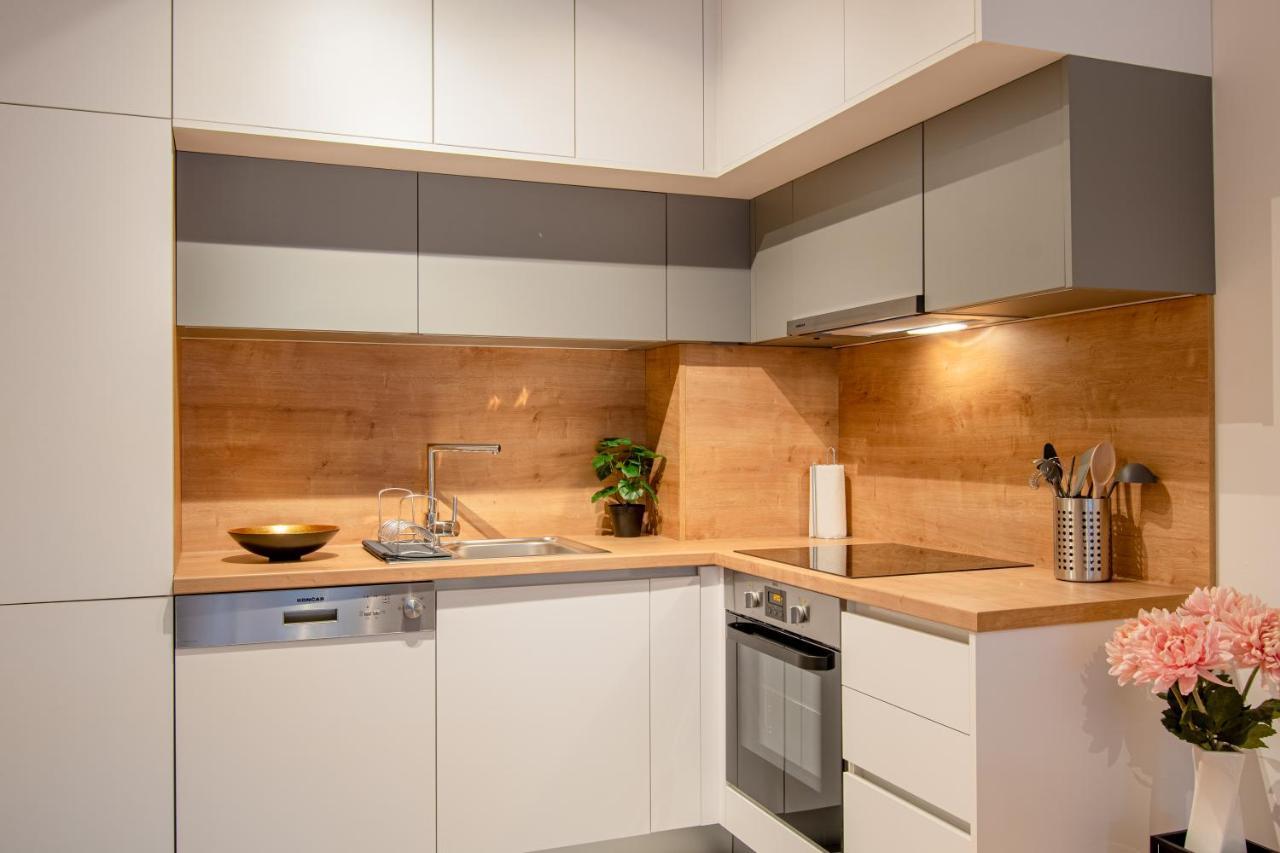 Flexible Selfcheckins 41 - - Luxury - Parking - Loggia - Brand New *