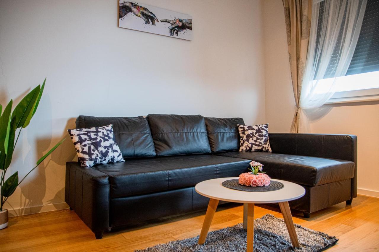Flexible Selfcheckins 41 - - Luxury - Parking - Loggia - Brand New *